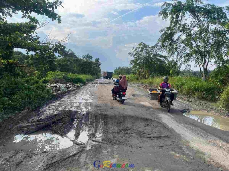 2025-03-18-3328Jalan rusak sungai ukai.jpeg